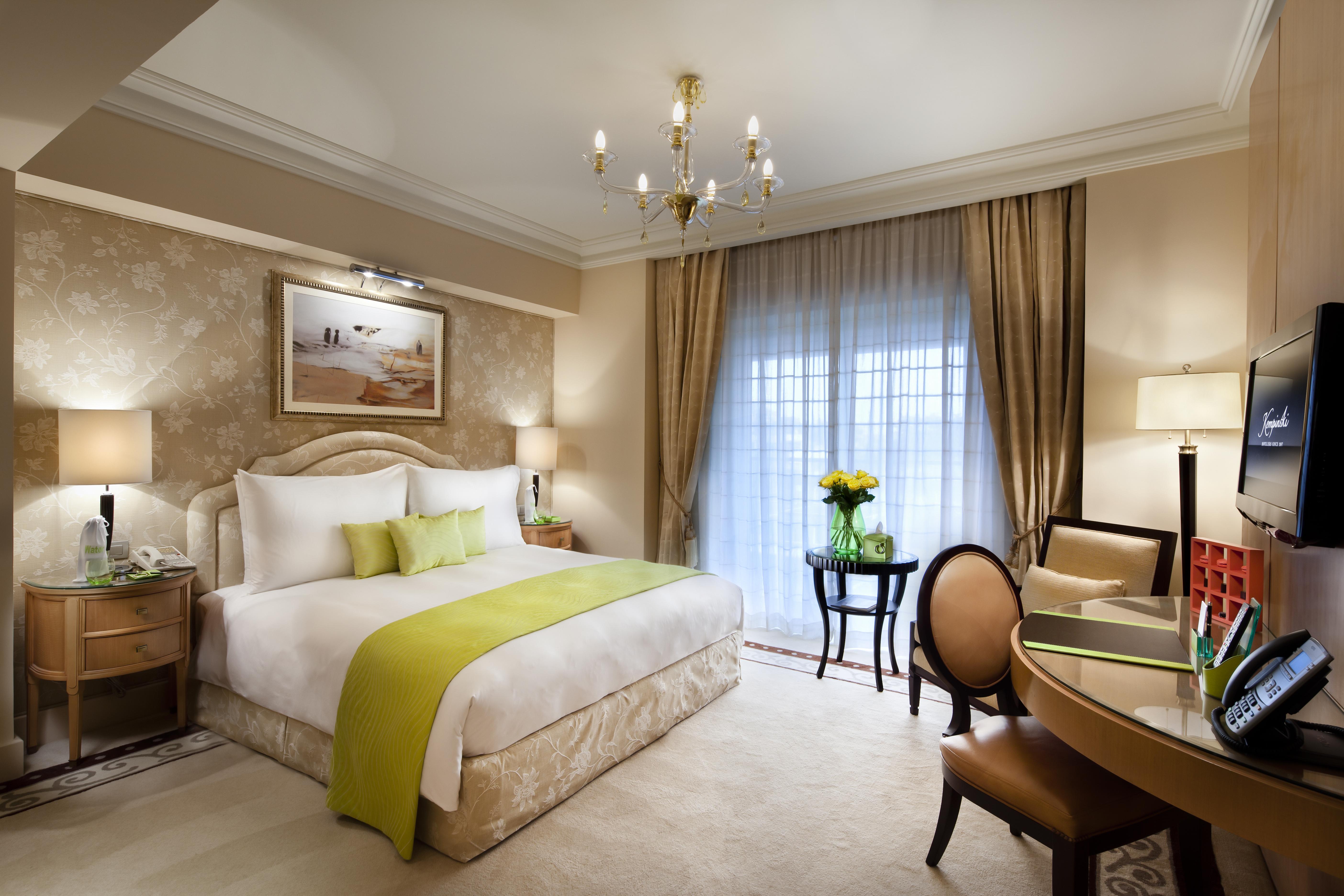 Kempinski Nile Hotel, Kairo Ruang foto A bedroom at the Four Seasons Hotel, Cairo