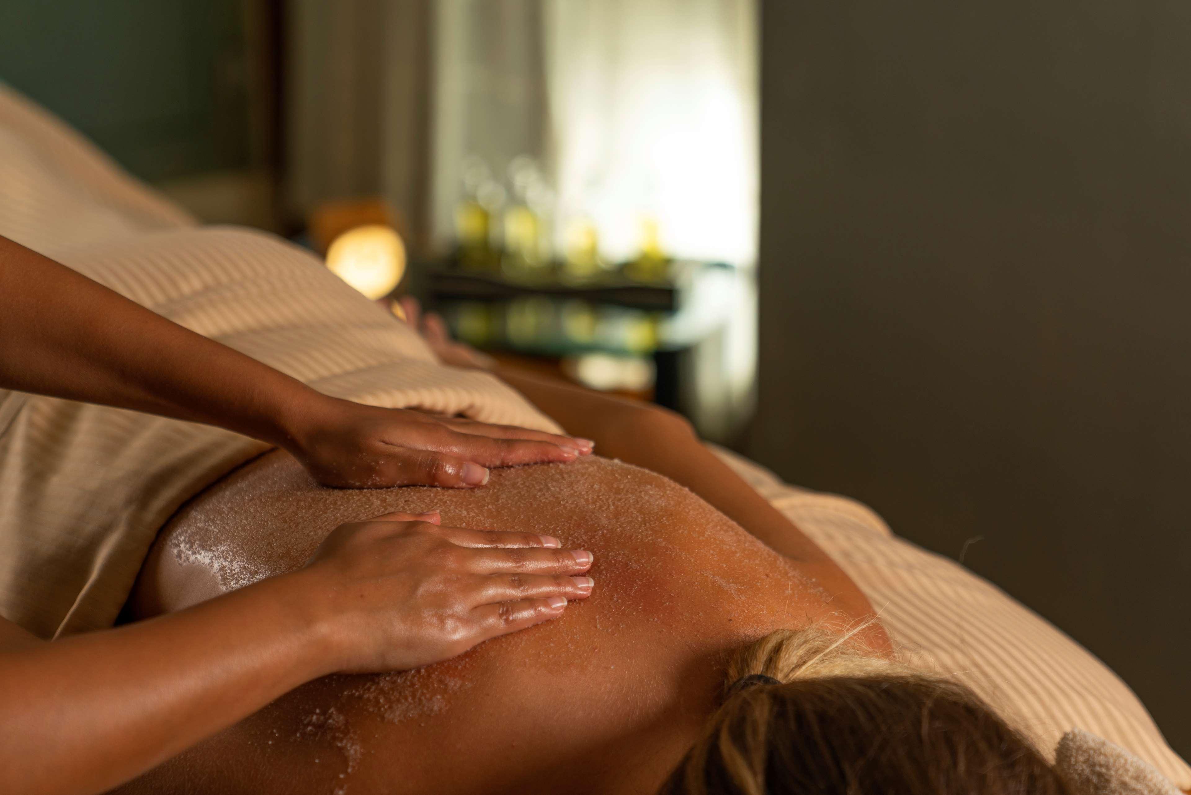 Kempinski Nile Hotel, Kairo Bagian luar foto A massage